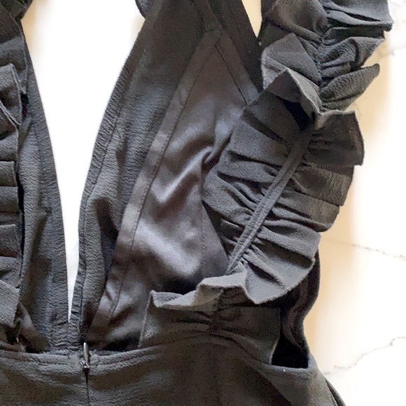 Forever 21 Deep V Ruffled Shoulder Romper - Picture 6 of 8